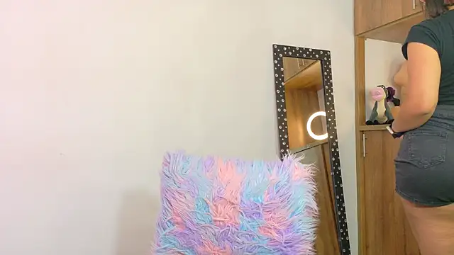 Snapshot of im_anna_ chatting on 11/23/25, 04:07 im anna online show from 11/23/25, 04:07