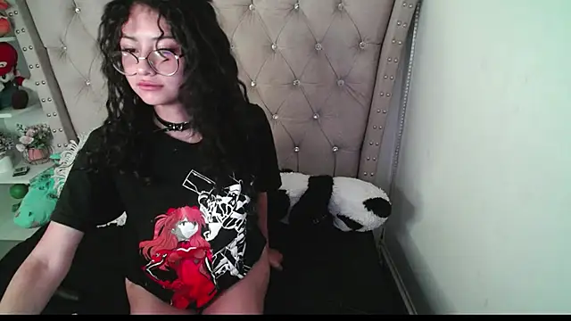 Snapshot of CherieCurl chatting on 09/23/25, 02:42 CherieCurl online show from 09/23/25, 02:42