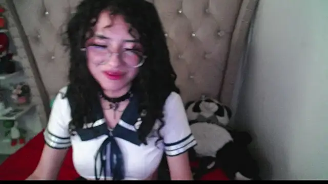 Snapshot of CherieCurl chatting on 11/06/25, 10:54 CherieCurl online show from 11/06/25, 10:54