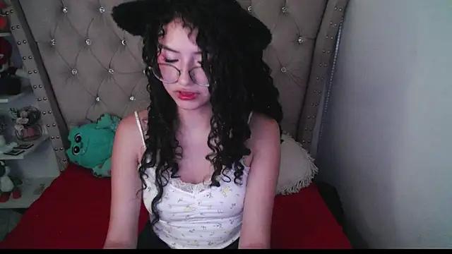 Snapshot of CherieCurl chatting on 11/09/25, 12:09 CherieCurl online show from 11/09/25, 12:09