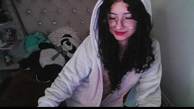 Snapshot of CherieCurl chatting on 11/20/25, 07:46 CherieCurl online show from 11/20/25, 07:46