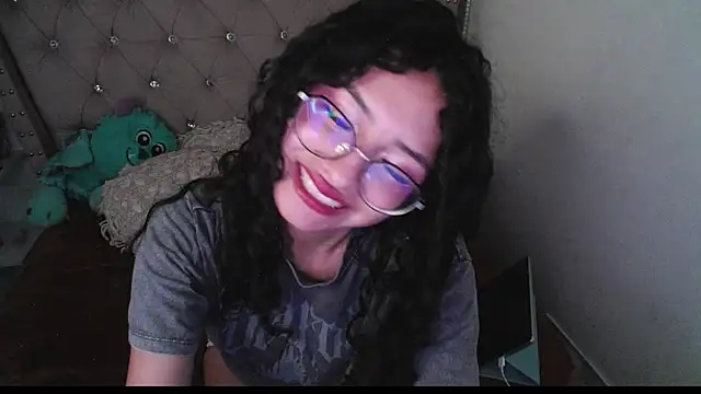 Snapshot of CherieCurl chatting on 11/25/25, 04:12 CherieCurl online show from 11/25/25, 04:12