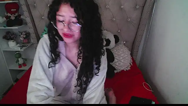 Snapshot of CherieCurl chatting on 12/03/25, 03:54 CherieCurl online show from 12/03/25, 03:54