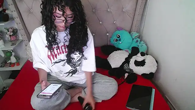 Snapshot of CherieCurl chatting on 12/16/25, 02:55 CherieCurl online show from 12/16/25, 02:55