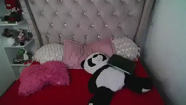Snapshot of CherieCurl chatting on 03/23/26, 03:43 CherieCurl online show from 03/23/26, 03:43