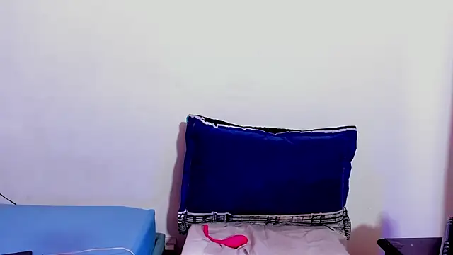 Lauren Hills069 online show from 12/20/25, 10:06