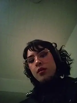 taaylor33 online show from 02/14/26, 06:04