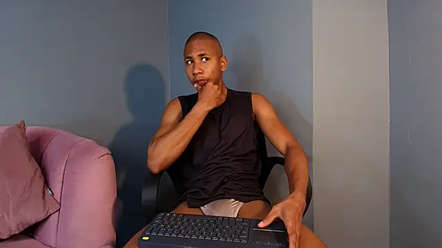 Snapshot of Ethan_Fox11 chatting on 02/28/25, 02:09 Ethan Fox11 online show from 02/28/25, 02:09