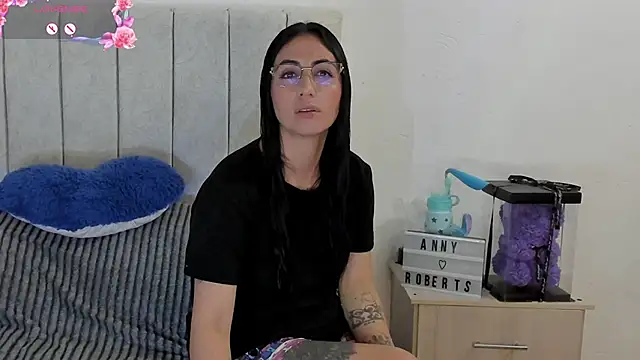 Snapshot of anny_roberts chatting on 06/14/26, 06:54 anny roberts online show from 06/14/26, 06:54