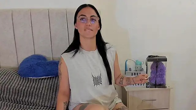 Snapshot of anny_roberts chatting on 06/18/26, 01:26 anny roberts online show from 06/18/26, 01:26
