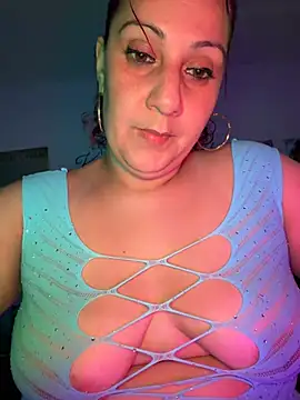 Snapshot of DeeLight124 chatting on 04/18/26, 05:22 DeeLight124 online show from 04/18/26, 05:22