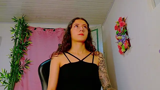 scarlet-jonesx online show from 04/14/26, 12:16