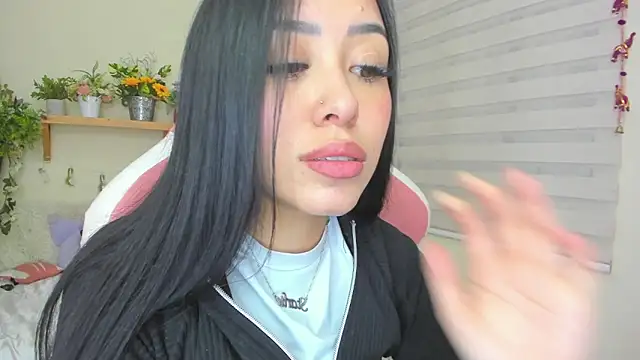 Snapshot of Starliee__ chatting on 03/08/25, 12:11 Starliee   online show from 03/08/25, 12:11