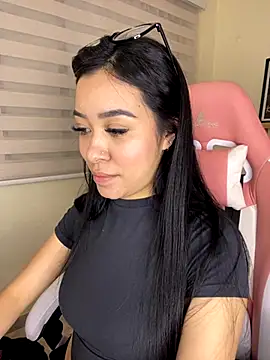 Snapshot of Starliee__ chatting on 09/17/25, 03:30 Starliee   online show from 09/17/25, 03:30