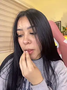 Snapshot of Starliee__ chatting on 10/07/25, 12:52 Starliee   online show from 10/07/25, 12:52