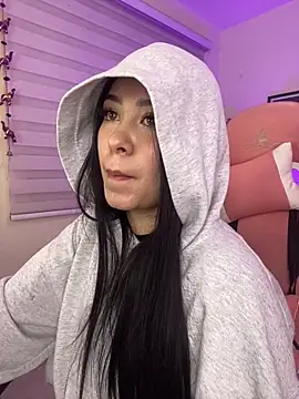 Snapshot of Starliee__ chatting on 10/22/25, 12:00 Starliee   online show from 10/22/25, 12:00