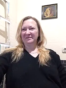 Snapshot of blondyaguar chatting on 11/14/25, 06:28 blondyaguar online show from 11/14/25, 06:28