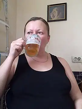 Snapshot of blondyaguar chatting on 11/21/25, 12:37 blondyaguar online show from 11/21/25, 12:37