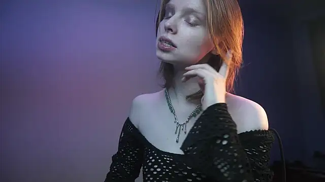 Snapshot of ginger_hugs chatting on 11/25/25, 10:32 ginger hugs online show from 11/25/25, 10:32