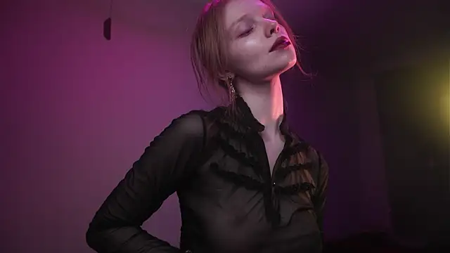 Snapshot of ginger_hugs chatting on 11/28/25, 10:12 ginger hugs online show from 11/28/25, 10:12