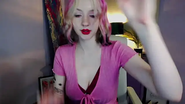 Snapshot of MadelineLust chatting on 12/08/24, 04:07 MadelineLust online show from 12/08/24, 04:07