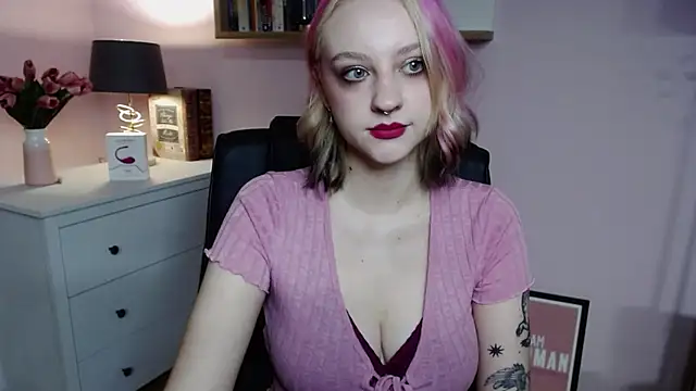 Snapshot of MadelineLust chatting on 12/14/24, 07:40 MadelineLust online show from 12/14/24, 07:40