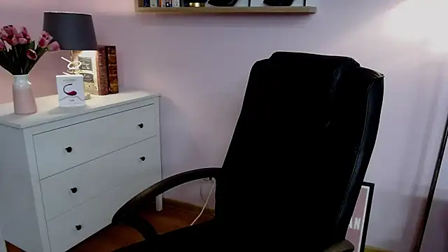 Snapshot of MadelineLust chatting on 12/28/24, 10:47 MadelineLust online show from 12/28/24, 10:47