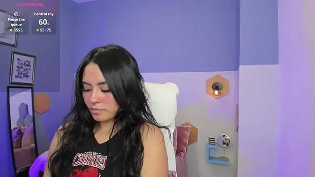 Chloe fischer  online show from 10/27/25, 02:54