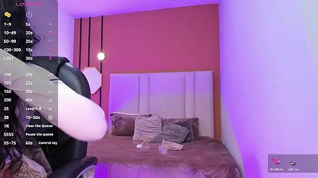 Chloe fischer  online show from 04/16/26, 03:57