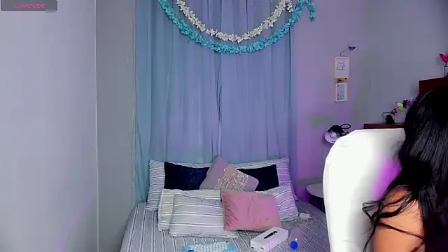 Chloe fischer  online show from 07/08/26, 04:22