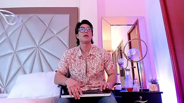 Karimferrer online show from 12/20/24, 04:09