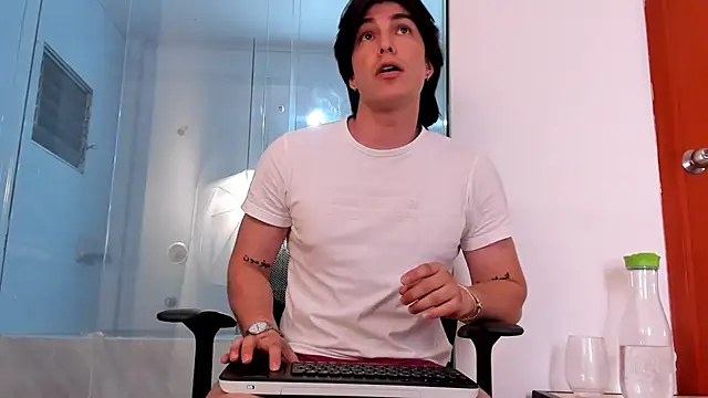 Karimferrer online show from 01/20/25, 07:47