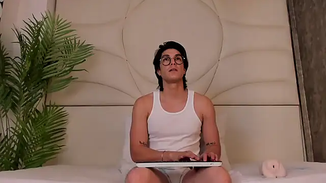 Karimferrer online show from 10/06/25, 08:06