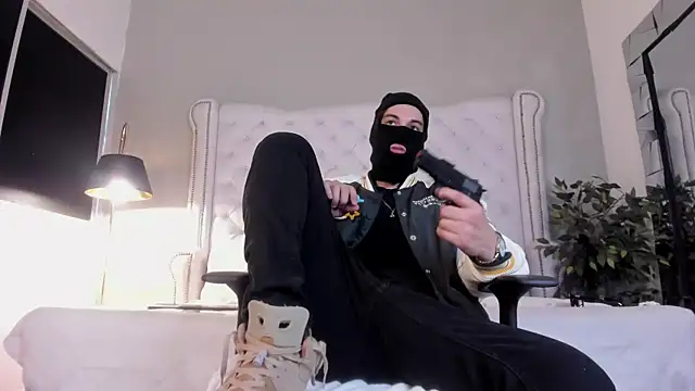 Karimferrer online show from 10/29/25, 07:26