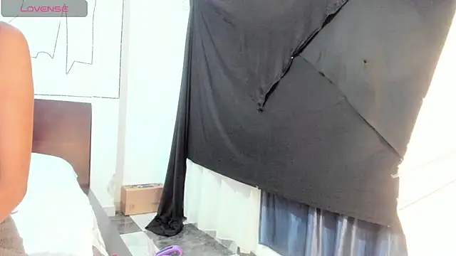 Snapshot of latinaStepmom chatting on 04/21/26, 01:42 latinaStepmom online show from 04/21/26, 01:42