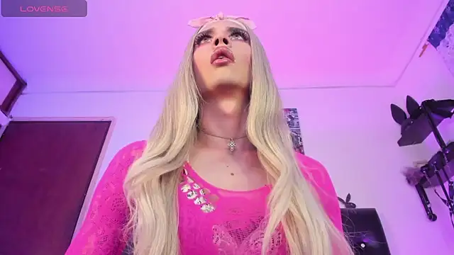 Snapshot of AngelsJones21 chatting on 04/15/26, 06:59 AngelsJones21 online show from 04/15/26, 06:59