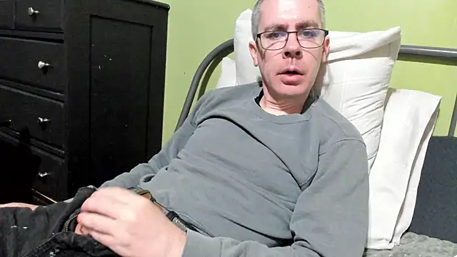 Snapshot of ImportantEquator0 chatting on 09/21/25, 02:40 ImportantEquator0 online show from 09/21/25, 02:40