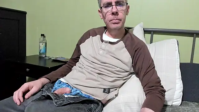 ImportantEquator0 online show from 11/04/25, 11:53