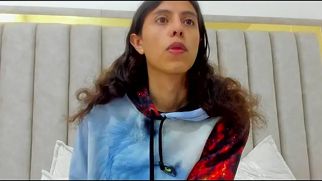 FreyaMoller online show from 12/01/25, 01:16