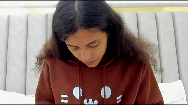 FreyaMoller online show from 12/15/25, 01:37