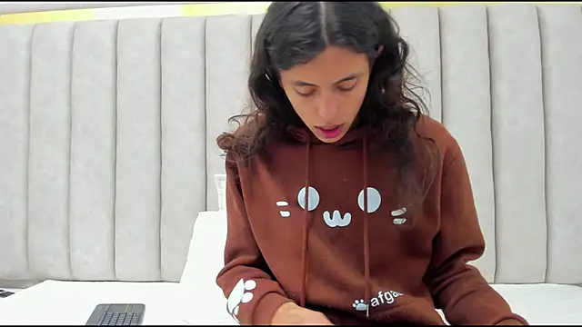 FreyaMoller online show from 02/10/26, 06:56