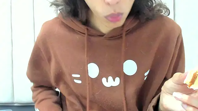 Snapshot of FreyaMoller chatting on 04/18/26, 07:07 FreyaMoller online show from 04/18/26, 07:07