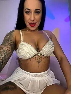 Snapshot of TigrezaSC chatting on 10/05/25, 04:22 TigrezaSC online show from 10/05/25, 04:22