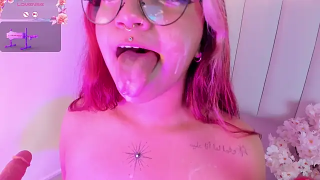 Snapshot of Sally__Walker chatting on 02/25/25, 01:20 Sally Walker online show from 02/25/25, 01:20