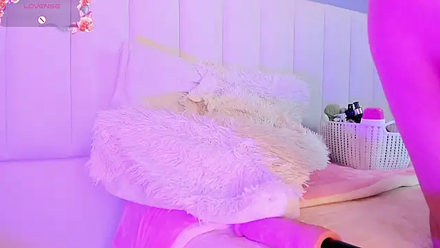 Snapshot of Sally__Walker chatting on 02/26/25, 01:32 Sally Walker online show from 02/26/25, 01:32