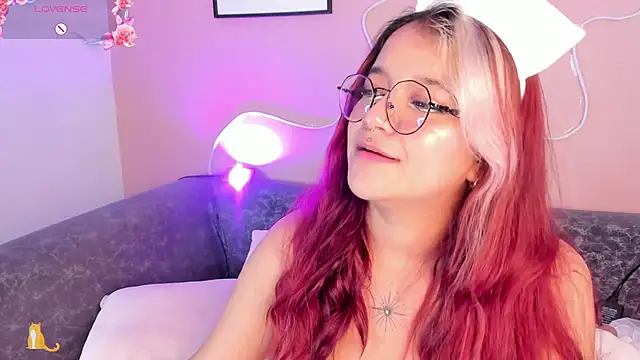 Snapshot of Sally__Walker chatting on 03/07/25, 04:35 Sally Walker online show from 03/07/25, 04:35