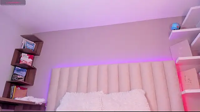 Snapshot of Sally__Walker chatting on 09/10/25, 03:06 Sally Walker online show from 09/10/25, 03:06