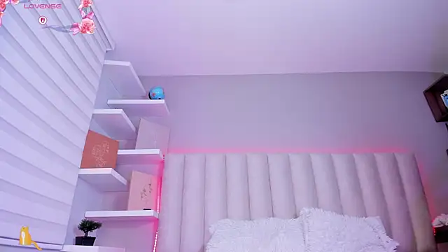 Snapshot of Sally__Walker chatting on 09/19/25, 03:41 Sally Walker online show from 09/19/25, 03:41