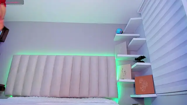 Snapshot of Sally__Walker chatting on 10/09/25, 04:10 Sally Walker online show from 10/09/25, 04:10