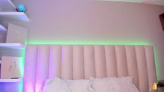 Snapshot of Sally__Walker chatting on 10/10/25, 03:38 Sally Walker online show from 10/10/25, 03:38